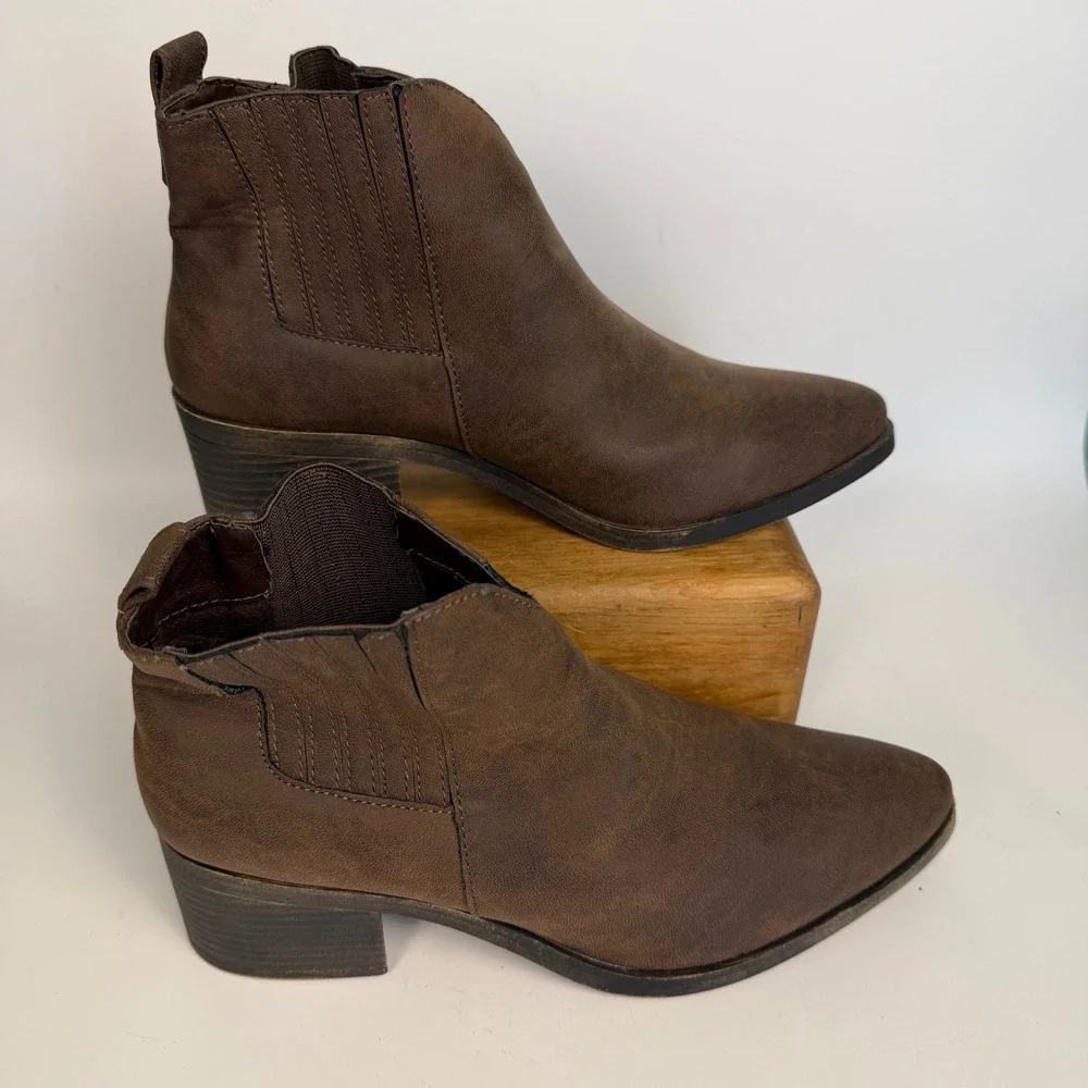 Dunes Women's Size 9.5 Patty Ankle Boots Brown Faux Leather‎ Pointed Toe